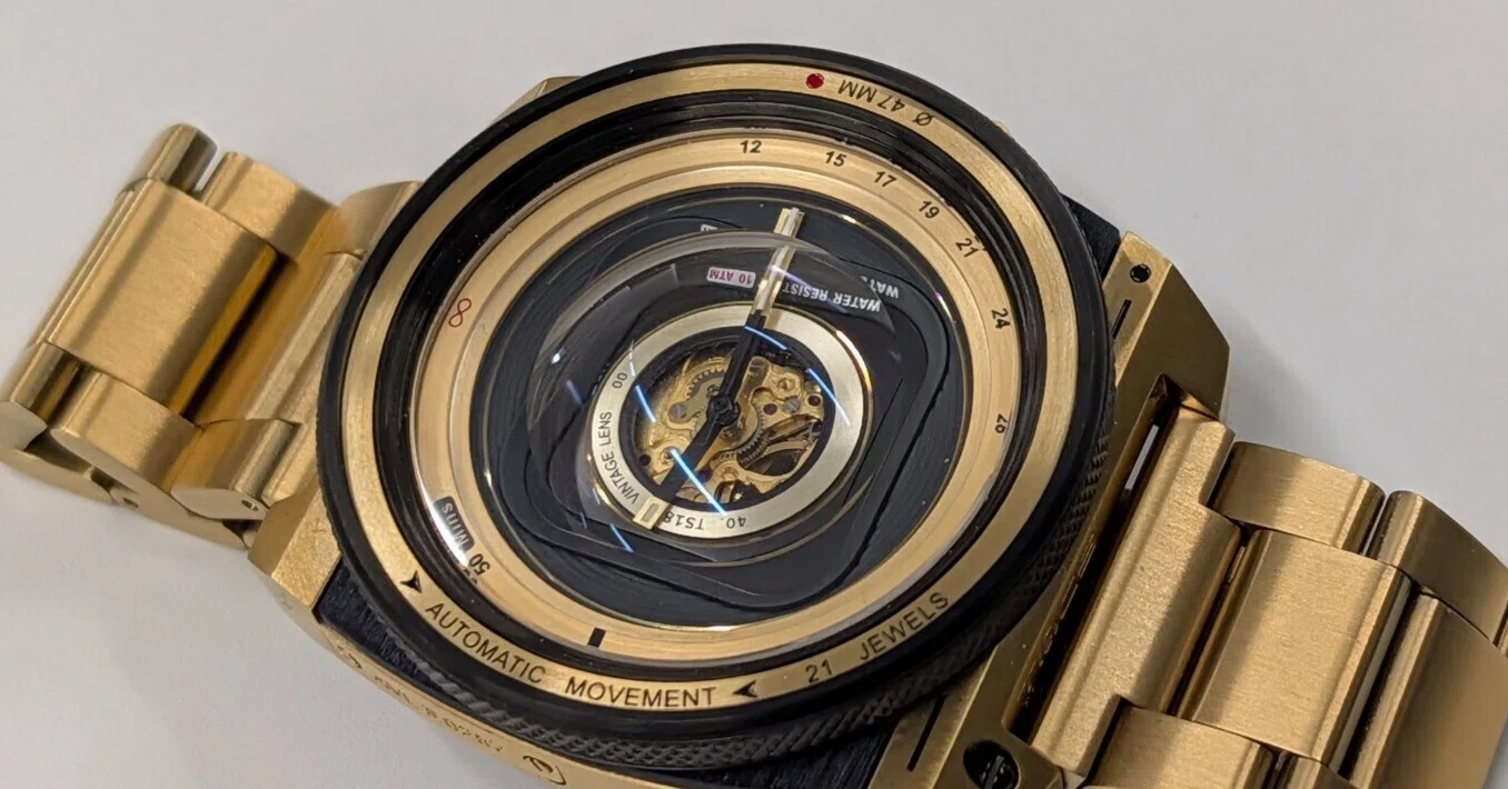 The camera-like TACS TS1803JP watch is lovely but heavy｜雲呑マン