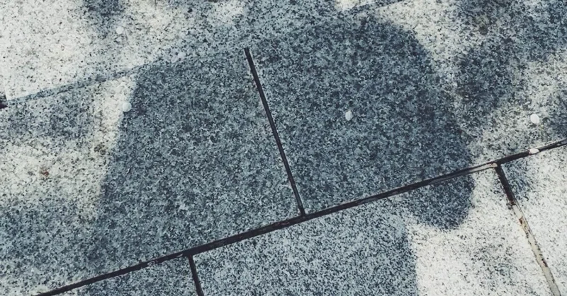 思考は現実をつくるのに、自分は思考ではない