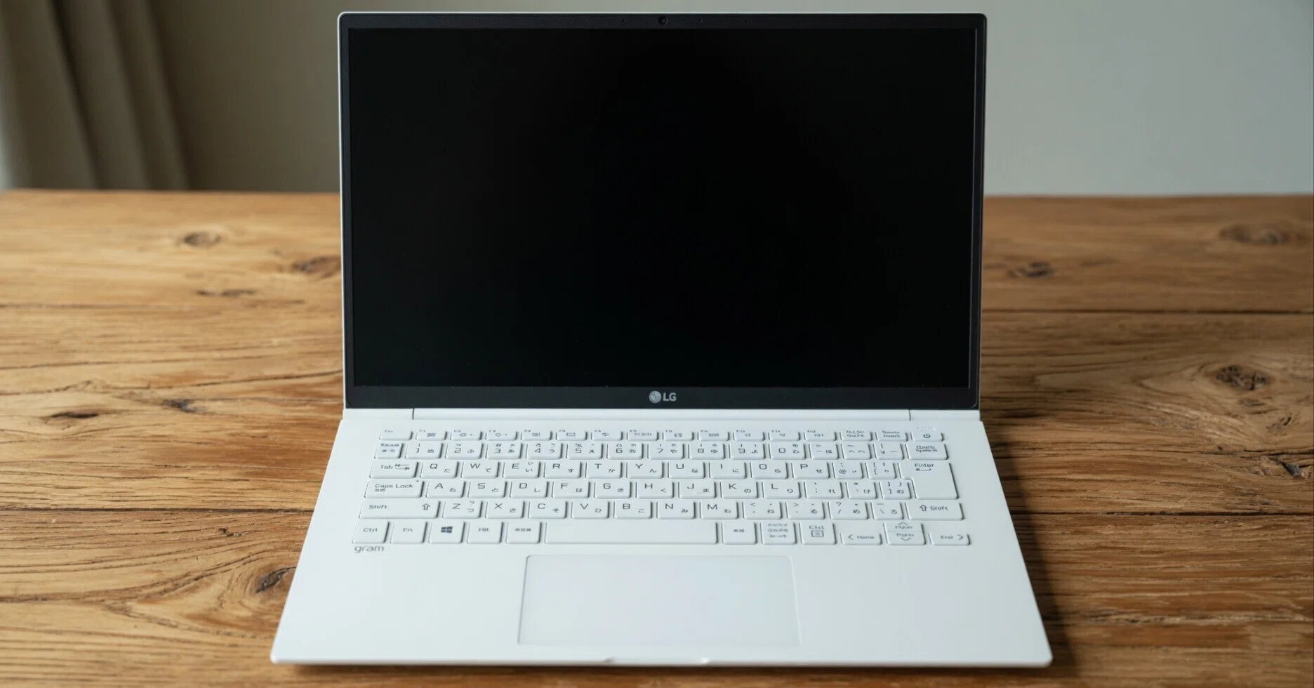 999gの14インチWindowsノートが14万円台──LG gram 14は、軽さと画面