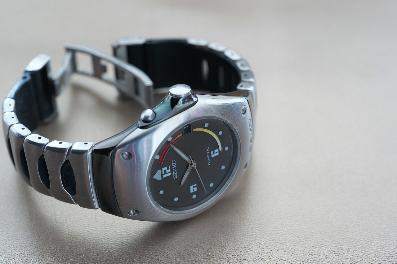 SEIKO セイコー KINETIC キネティック アークチュラ 自動巻き時計 セイコーのラグスポ？ 伝説のアークチュラ｜ちいさな島