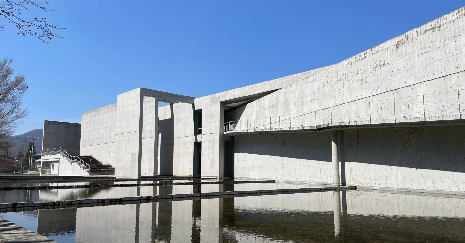 世界的建築家が手掛けた旧陣屋跡に建つ地元画家の美術館！【成羽美術館