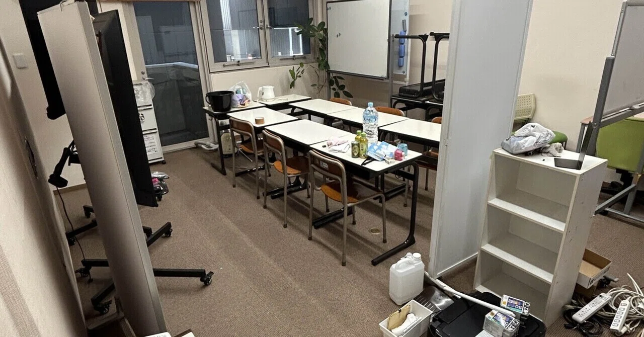 台東区台東】学習塾の閉鎖に伴う不用品回収・買取！大量の机・椅子 