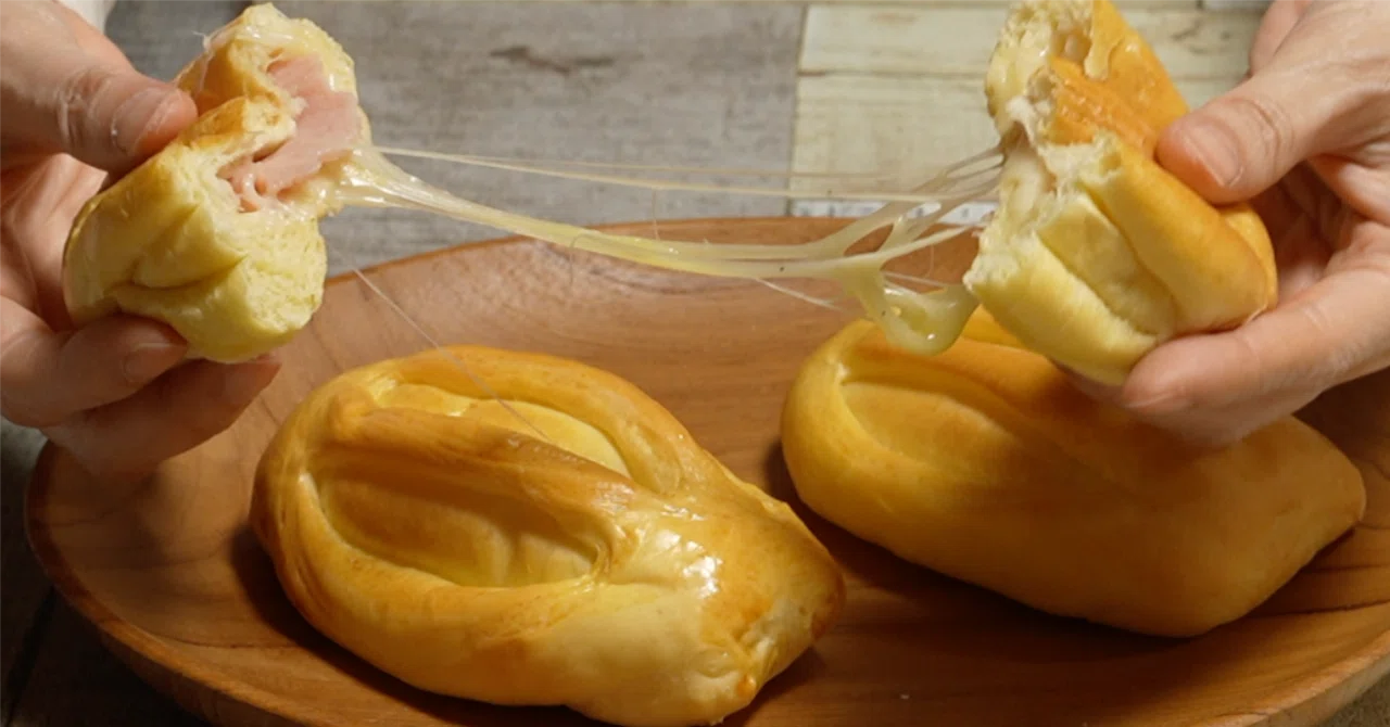 It's not just the cheese that melts. Fluffy ham and cheese bread｜松尾美香 ...