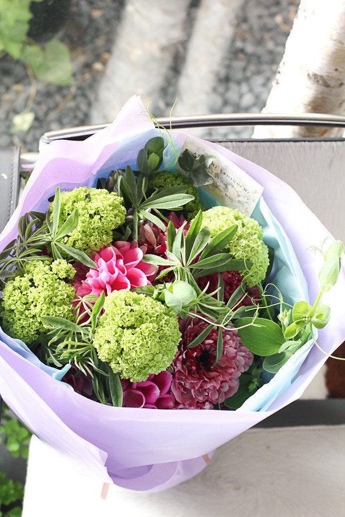 素晴らしい花屋さんで買う花束と 素晴らしいレストランで食べるコース料理は よく似ている Michiko Ooishi Note