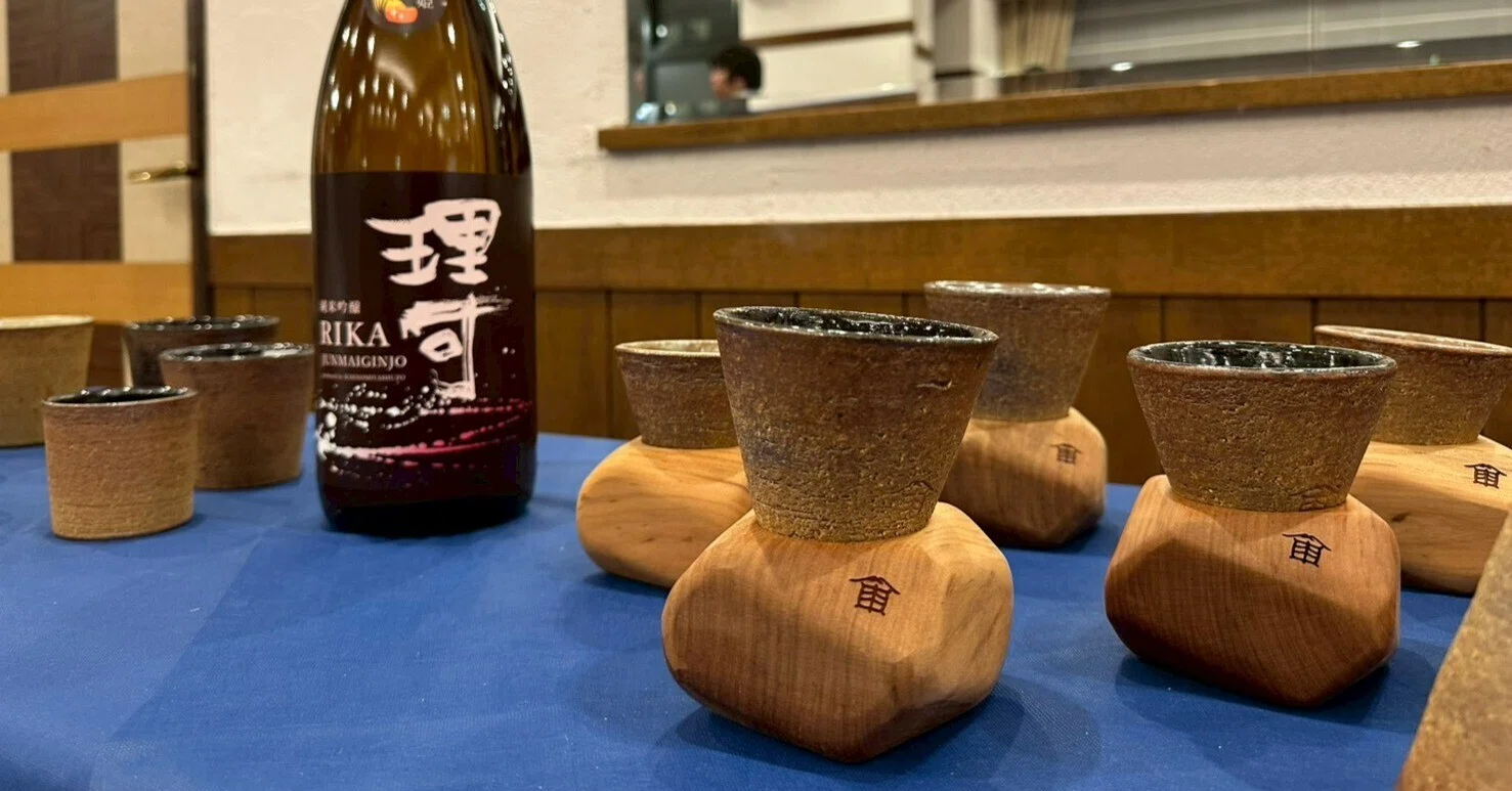 島根・石見の瓦が新宿に——『石州の瓦と器展』が見せた、1,350度で
