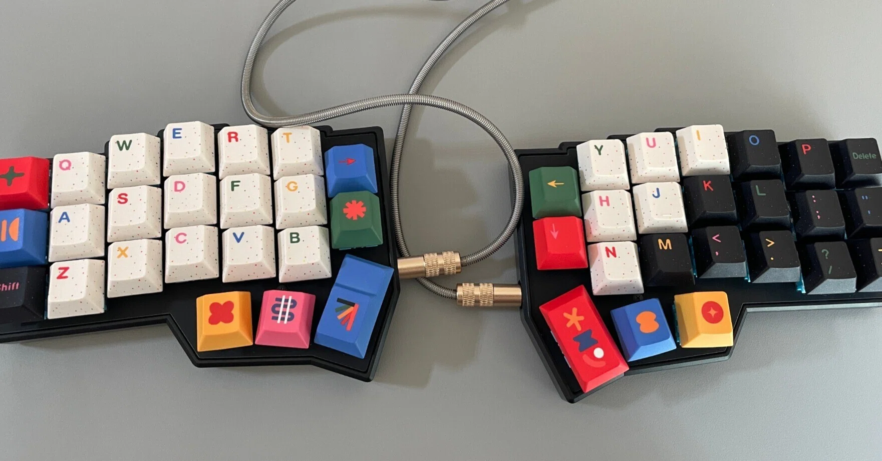 分割キーボードを作ってみた—「身体が凝っています」という一言から