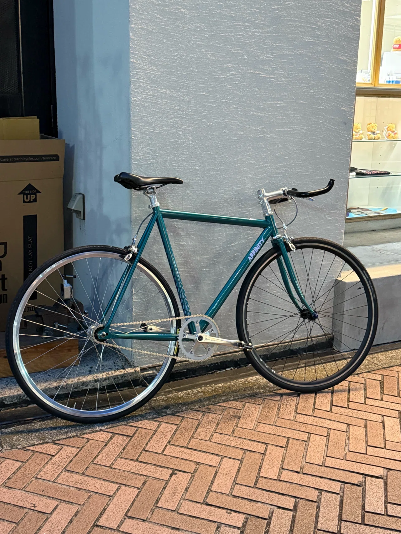 Fuji FeatherからAFFINITY loproへ。現役ピストバイク配達員が感じた