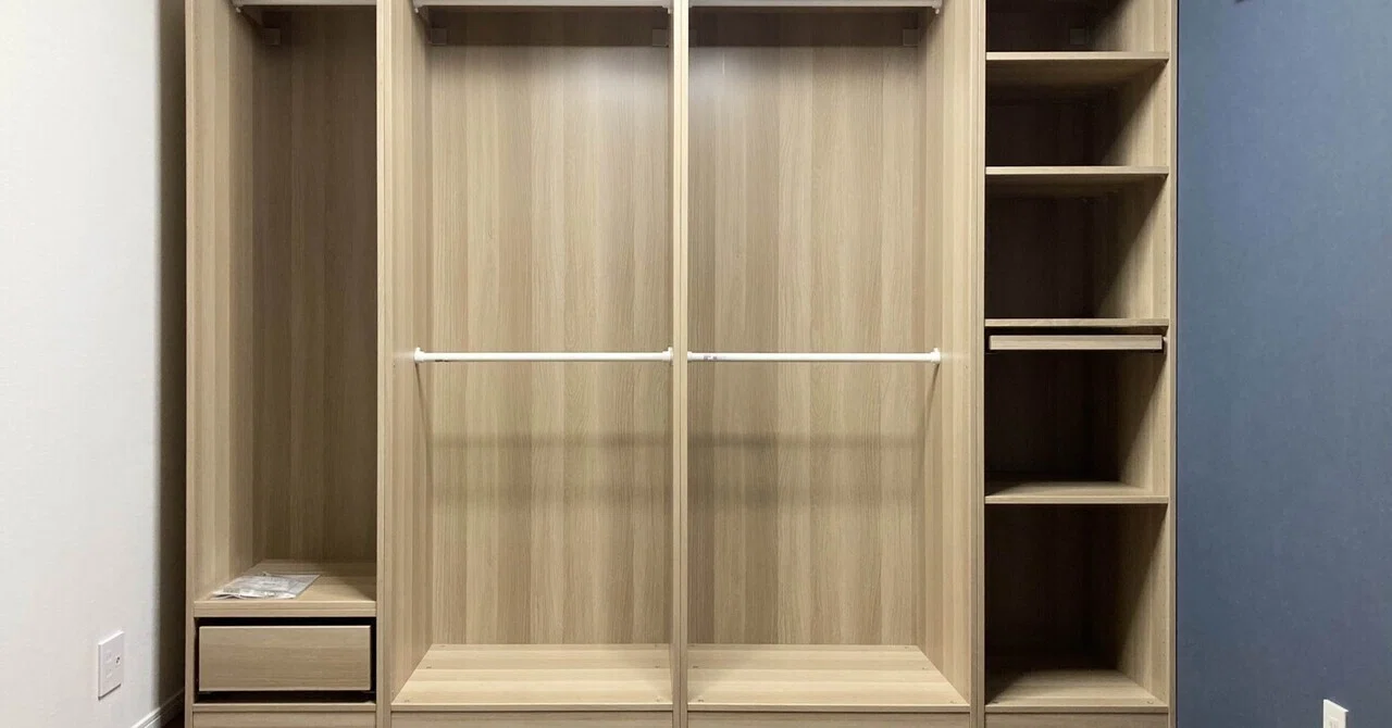 IKEA PAX 向かって左側のみですが、右側も希望の方、コメ下さい IKEA PAXの組立方法🛠️ 狭い部屋でも可能！ 起こしたまま組み立てる
