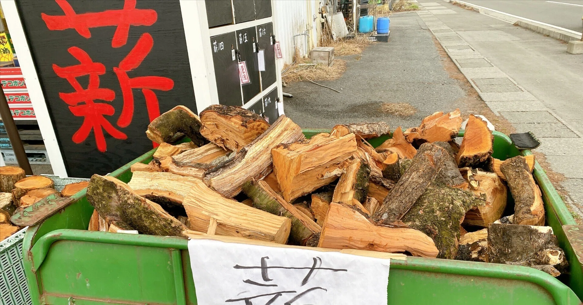 フェス好きに捧ぐ！】キャンプで知っておきたい薪の種類「針葉樹