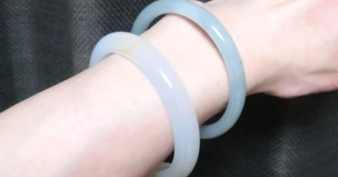 翡翠のバングル、パールまでめて 翡翠のバングルを嵌めたい。｜madeli