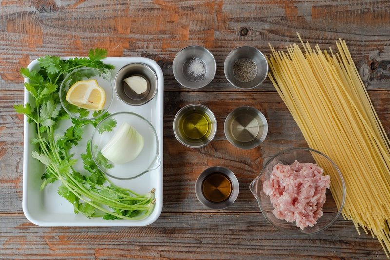 とりひき肉とパクチーのベトナムパスタ Reizoko Ni Almonde 冷蔵庫にあるもんで Note