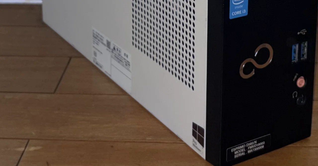 Fujitsu ESPRIMO D583/N Free Junk PC Life｜しーしーさん