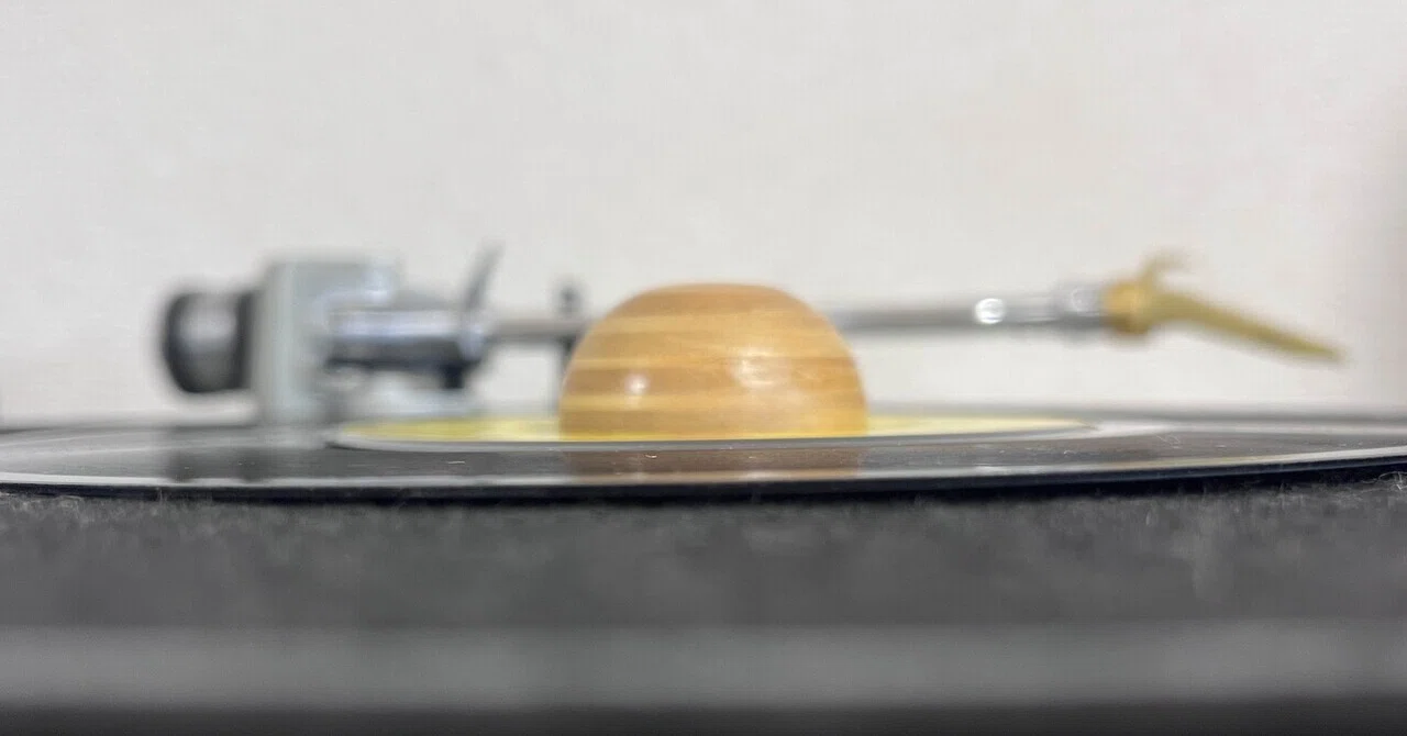 昔のレコード 反っていたレコードが、いつの間にか直っていました。レコード業界の