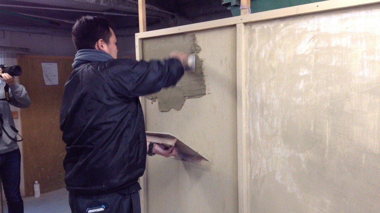 かっこいい左官職人さんの動画付き ついでに悪い例で魚住が出てる動画付き 後ろ姿だけど Sakan Library が魅せる 左官職人の新たなる道筋 Http Www Ark Gr Co J 魚住 陽向 Note