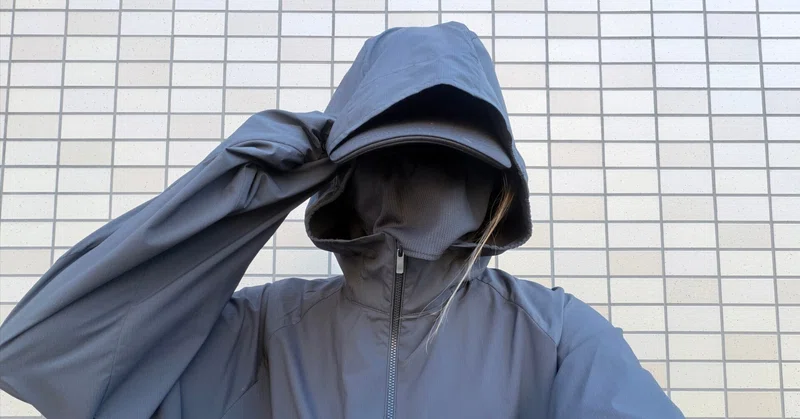 不審者コーデはどこまで許容される?経営理論と心理学で読み解く「日焼け対策」の境界線☕️喫茶もなみえ thumbnail