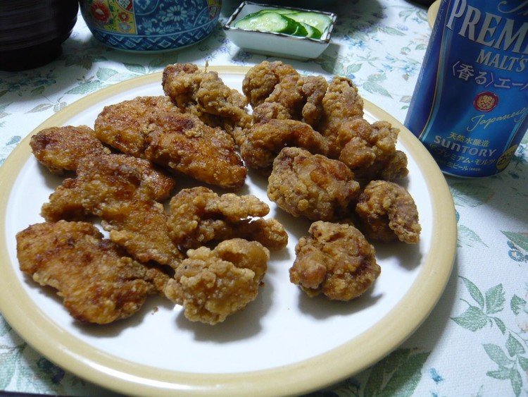 今日の晩御飯は鶏の唐揚げ！！モモ肉とムネ肉で味付けを変えて(^o^)