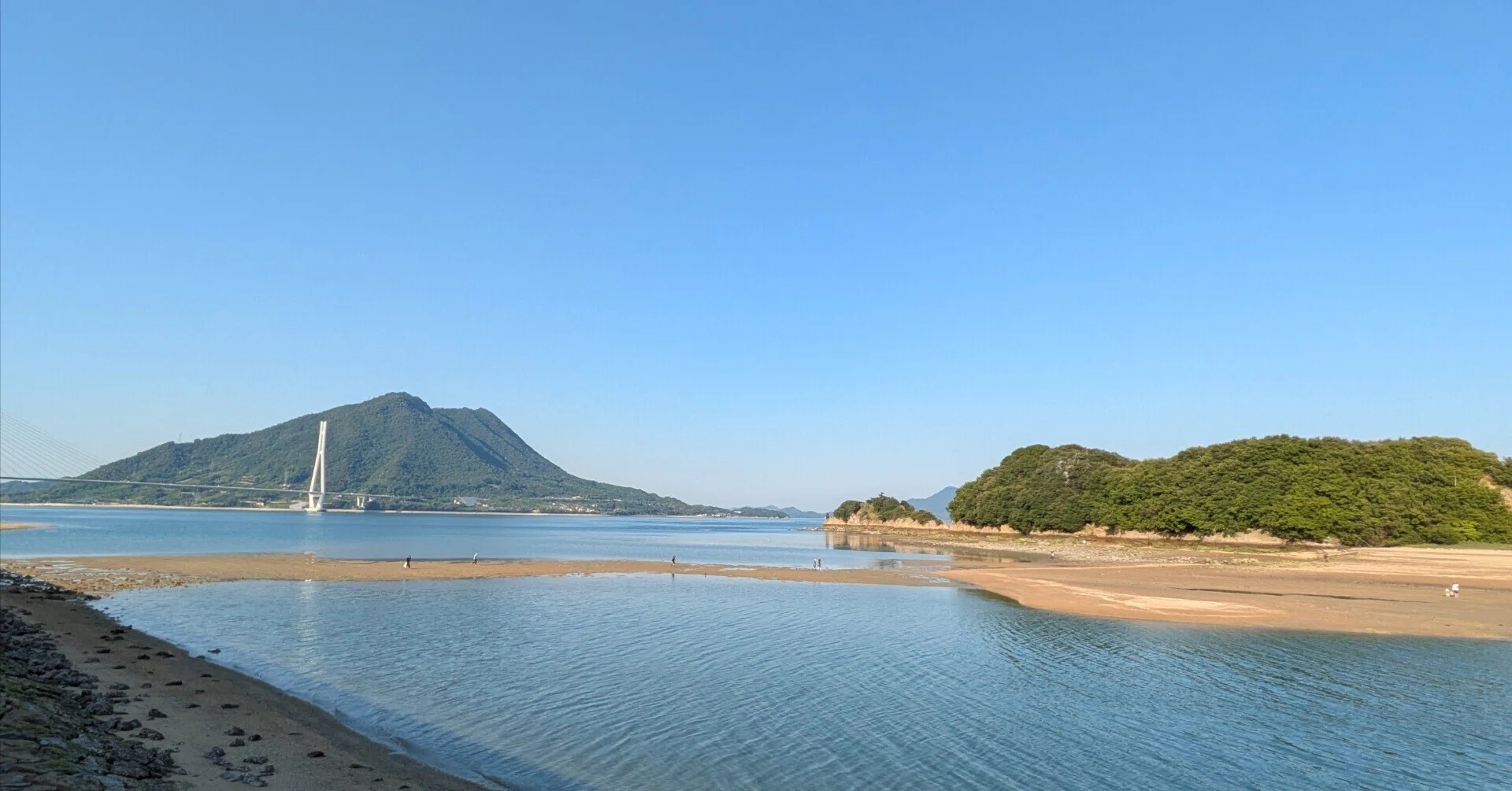 海が割れて日本最古の海城への道が現れる日｜海辺の小さな図書室