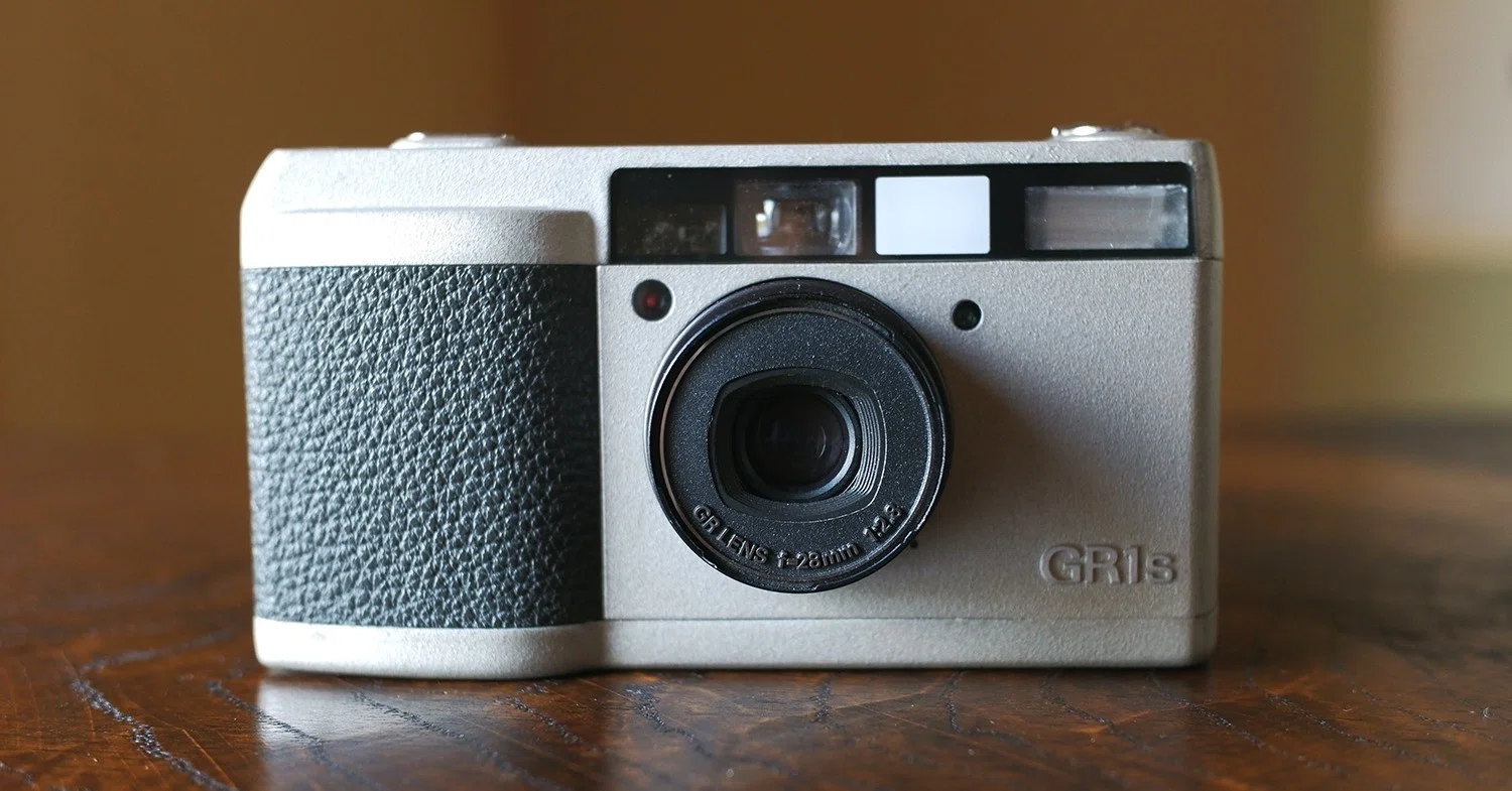 GR1s コンパクトフィルムカメラ 僕がGR1sを愛用している訳｜由梨 根音