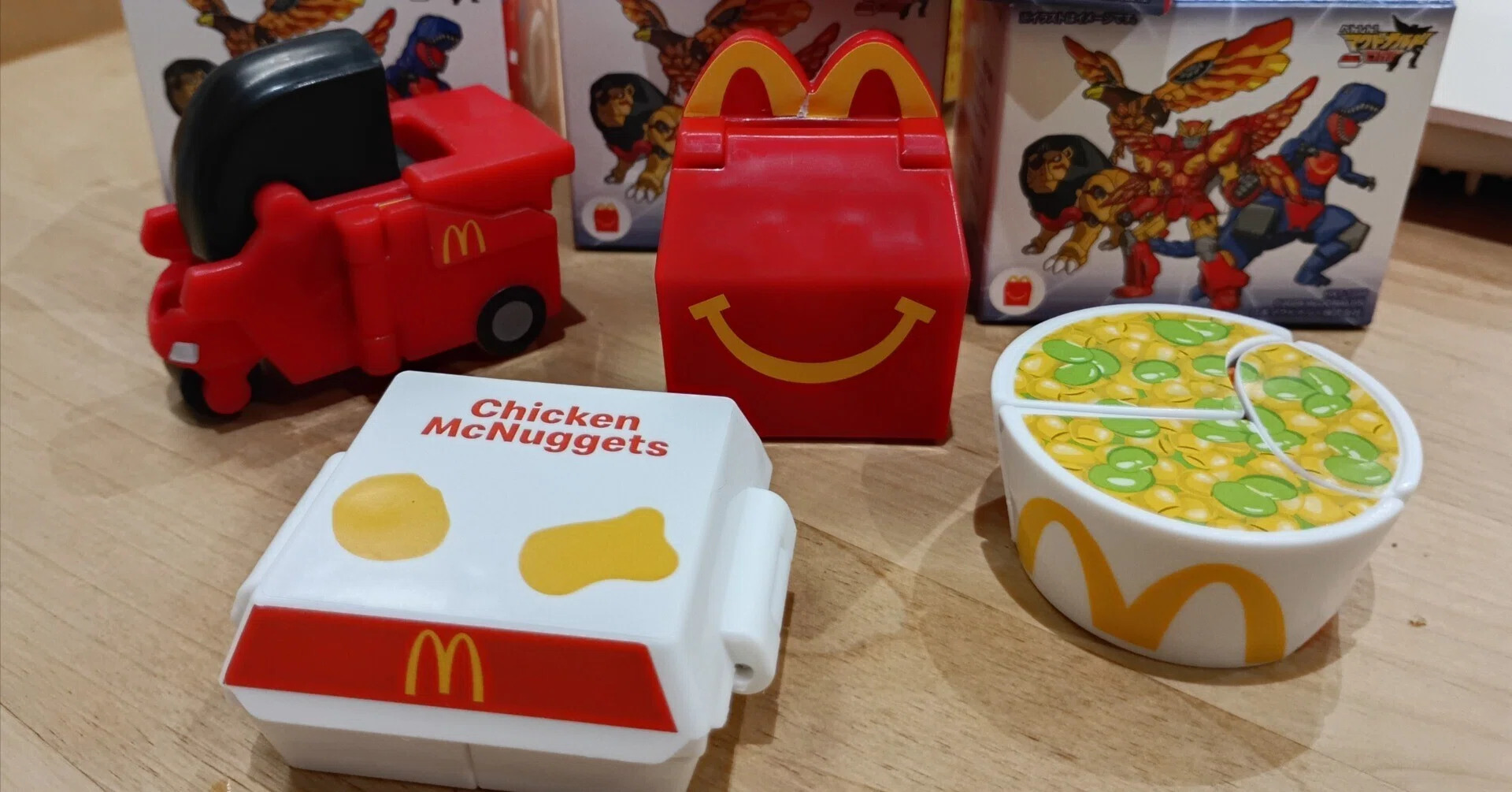 ハッピーセット 5/16～ へんしん！マクドナルドロボ（第1弾）ちいかわ