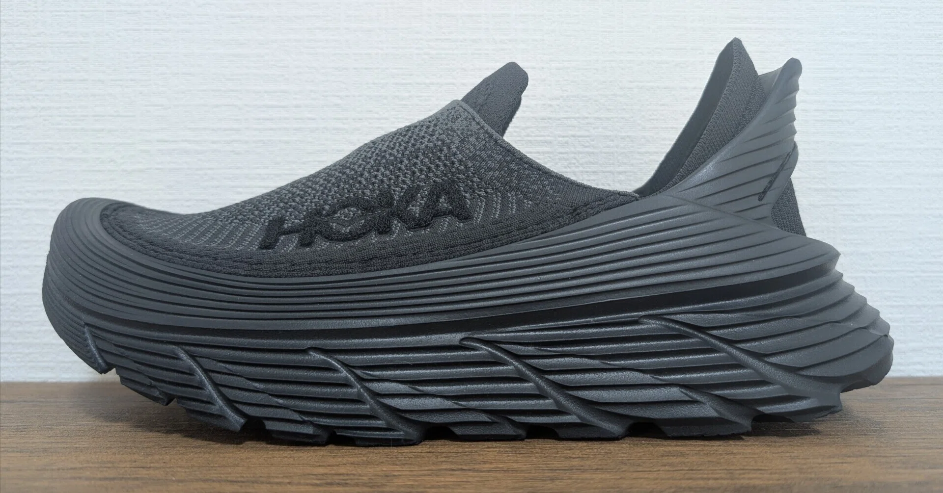 HOKA】夏の普段履きにおすすめ！スリッポン感覚のスニーカー！｜無職の 