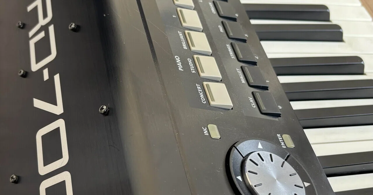名機Roland RD-700NXの鍵盤修理｜Shinya Fujita / Tee House Music KYOTO