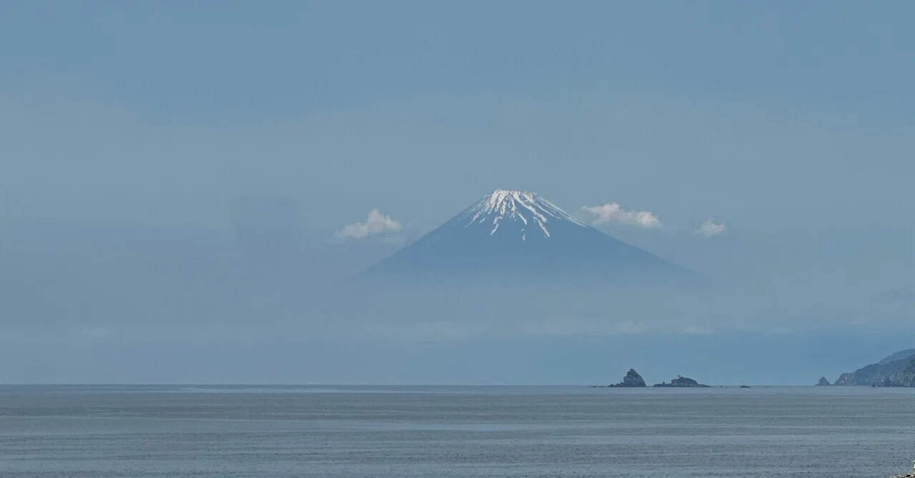 海に浮かぶ富士山｜藤えり