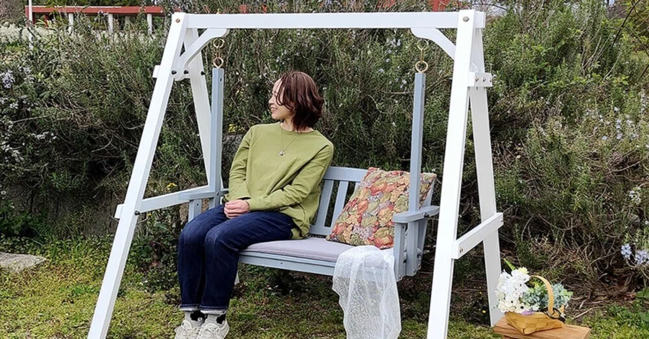 DIY】お庭がプライベートリゾートに。北欧風「木製ガーデンブランコ