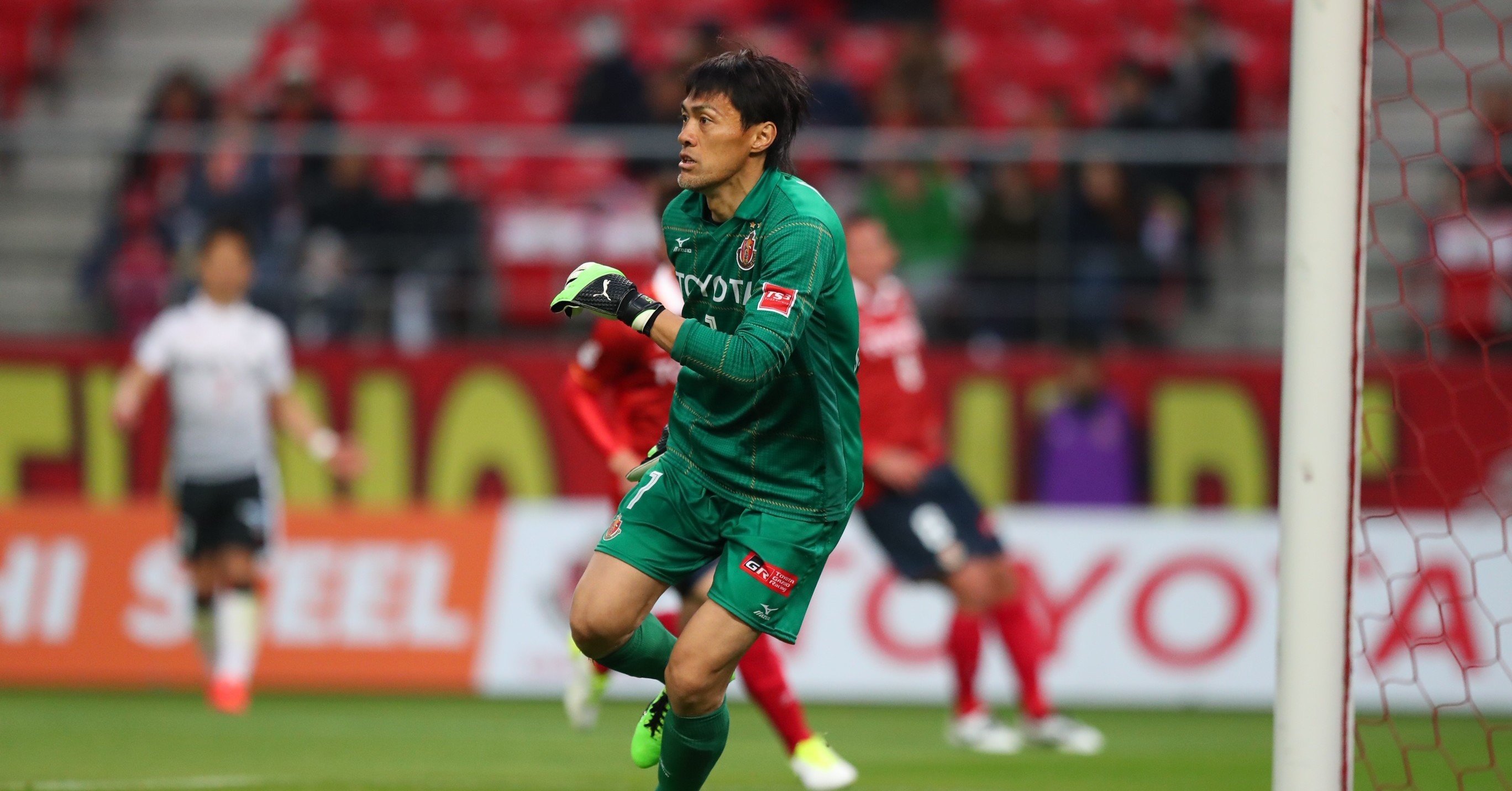 元日本代表・楢崎正剛が42歳の今も戦う矜持 ｢弱点｣といわれる