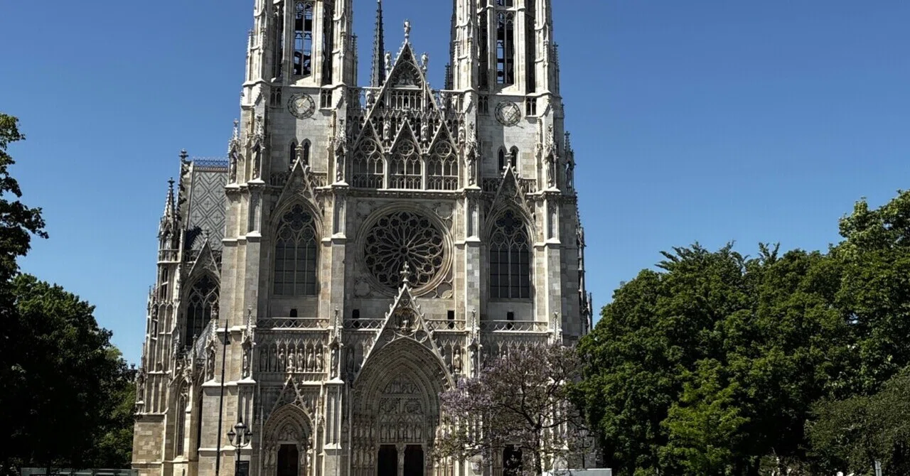 ウィーン🤍白亜のヴォティーフ教会⛪️｜tensi panda🐼world travel
