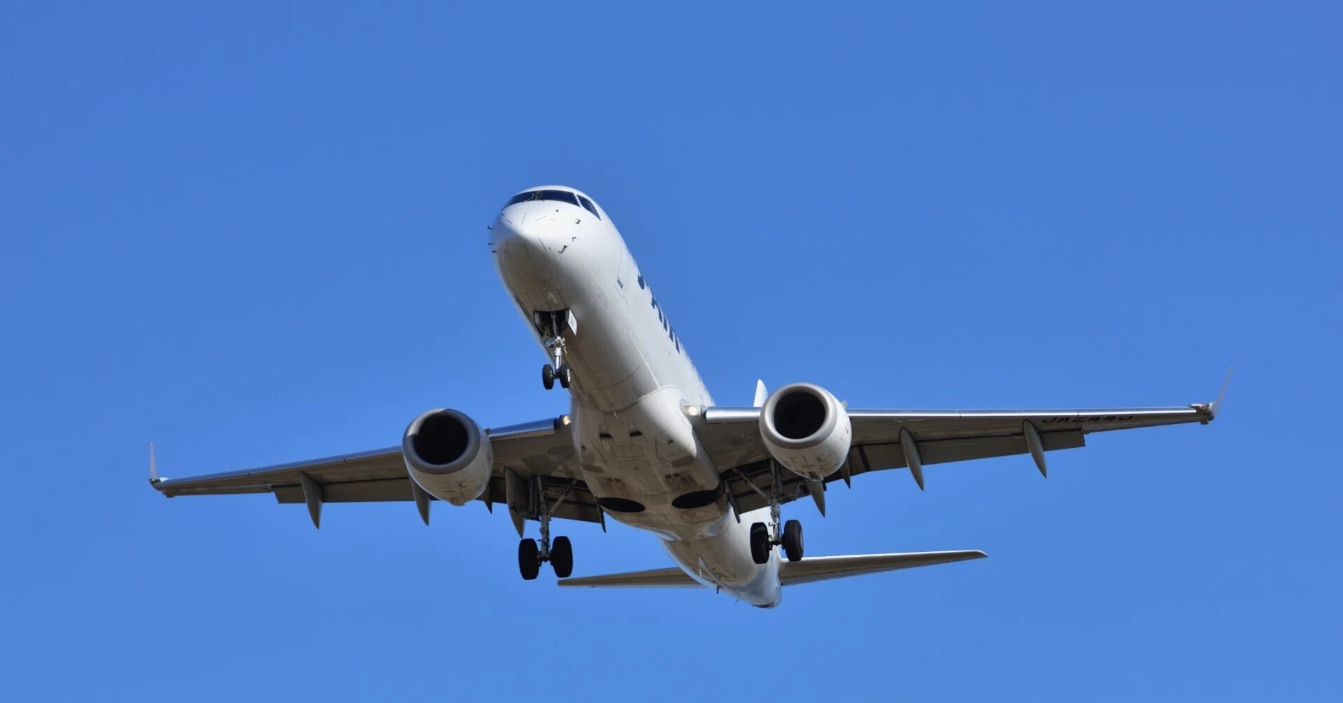 エンブラエル ERJ-190-100（ERJ-190STD）｜光と風のアルバム