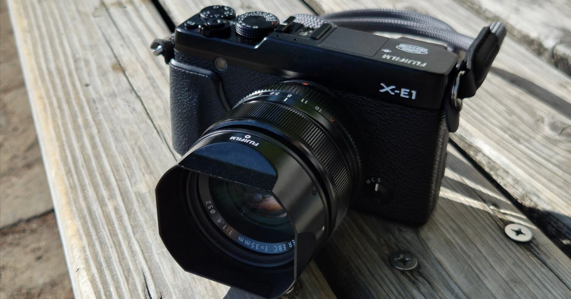 見た目とロマンで使う、FUJIFILM X-E1というカメラ。2026年にあえて