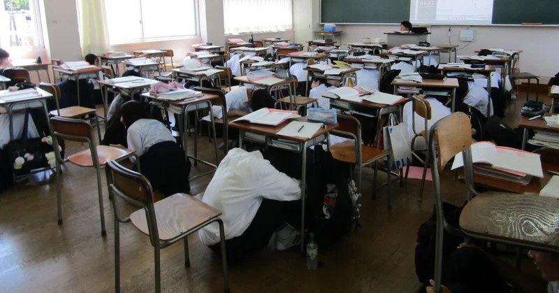 【新宮高校】防災避難訓練を行いました。南海トラフ地震などを念頭に、津波からの避難方法を確認しました。