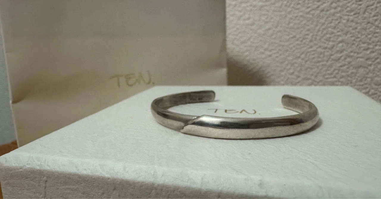 TEN.】手元にさりげない雰囲気を｜夏の必需品、ヨークバングルを 