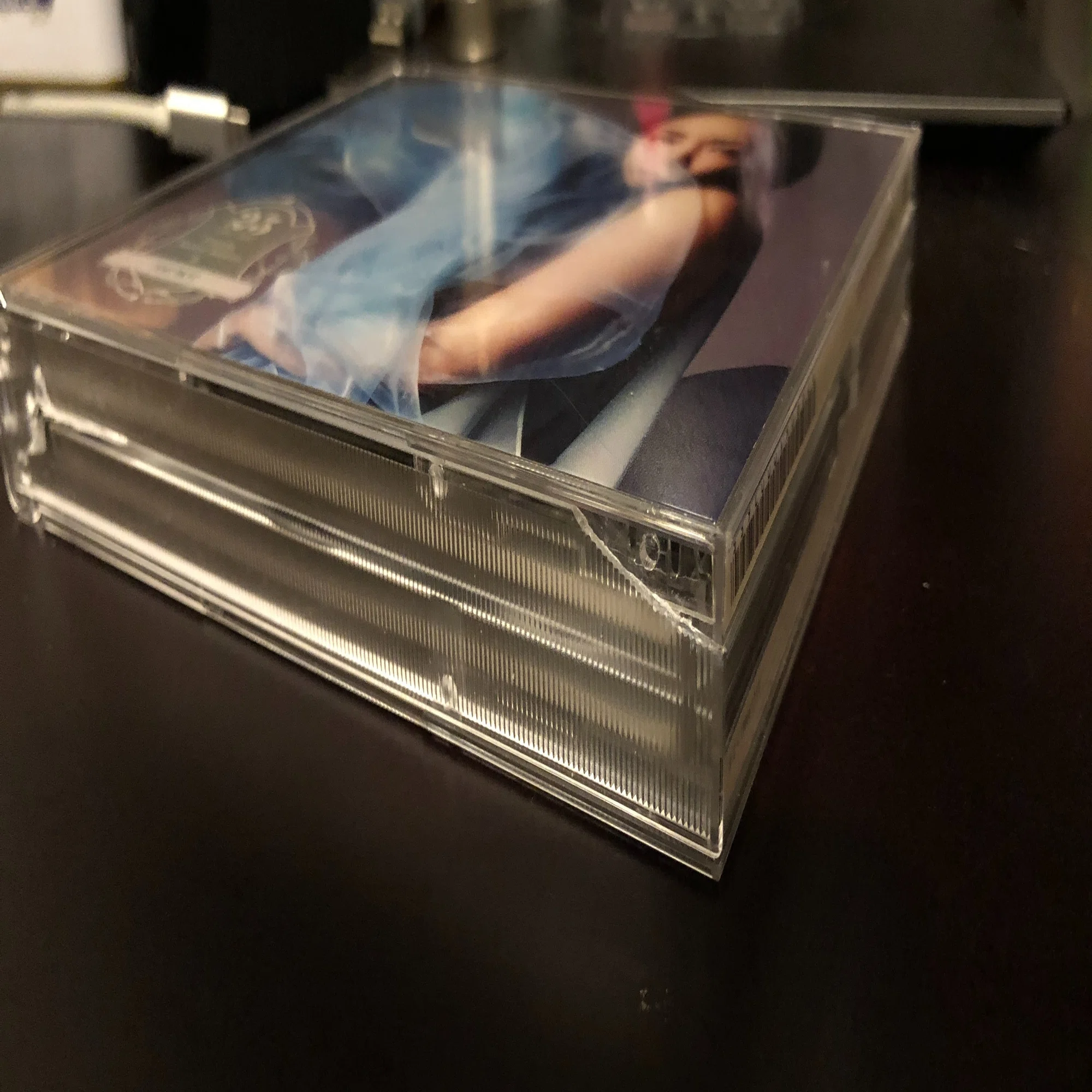 壊したくなかったCDケースが欠けたし、もう二度とプラスチックケースを 