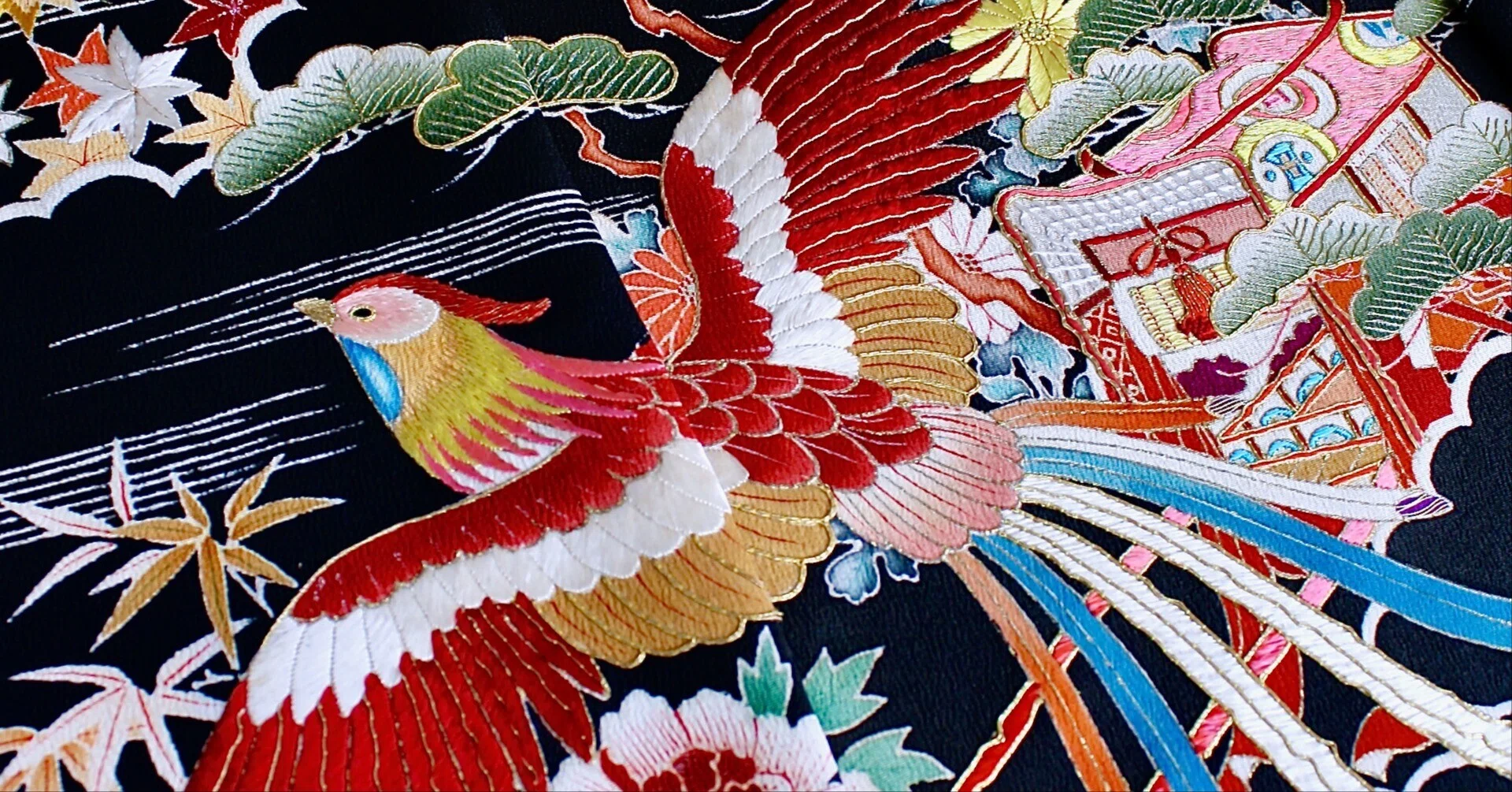 113/101,着物リメイクーのれん、鳳凰、刺繍加工、！ 着物リメイク / A-UN ARCHIVE FABRIC】息をのむ美しさ！黒留袖刺繍鳳凰