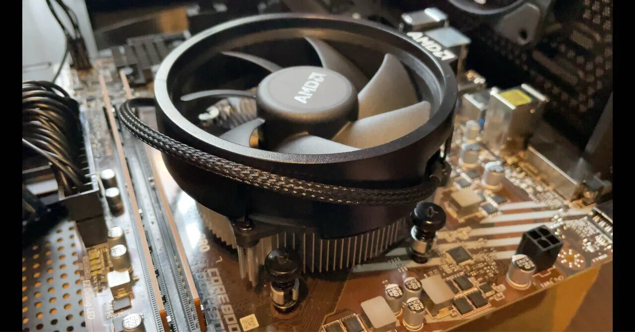 今更ながらAMD純正CPUクーラー「wraith spire」の使い方を説明する