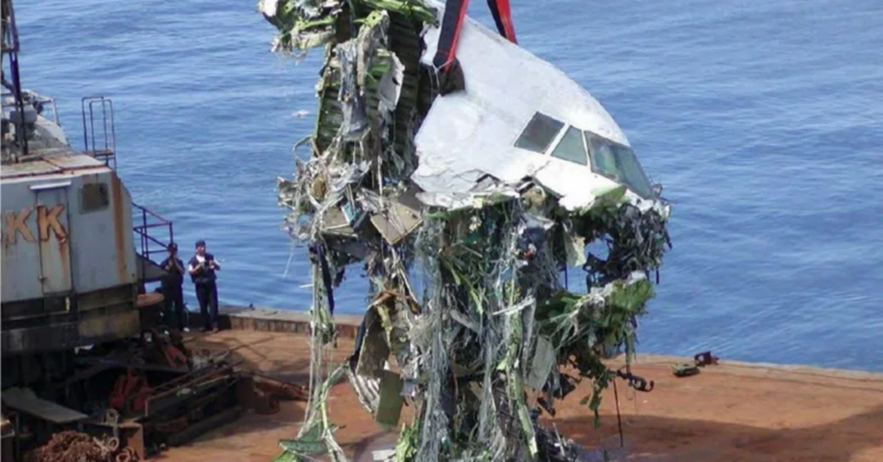 落下 China Airlines Flight 611 Mid-Air Breakup: A 22-Year-Old 'Repair
