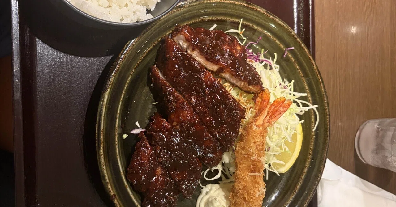 名古屋に来たらやっぱり味噌カツ。意外にうまい、じゃなくて普通に