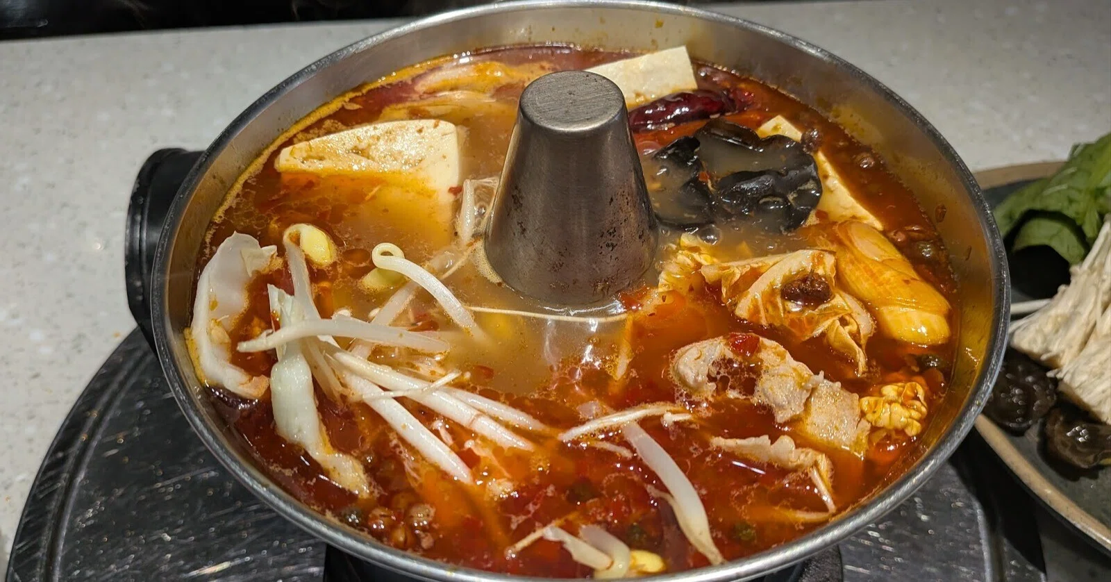 今日のランチを晒すコーナー！】赤坂 朝天門の火鍋豚肉セット｜ケイケイ