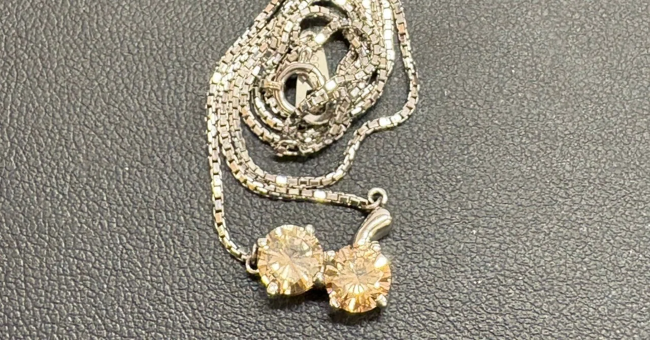 貴金属買取実績】 プラチナ Pt900 色付きダイヤ ネックレス を買取 