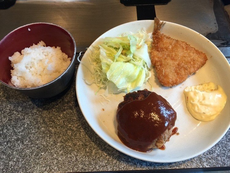 日替わりハンバーグランチ。今日は500円！（いつもは800円）
#ひるめしにっき 