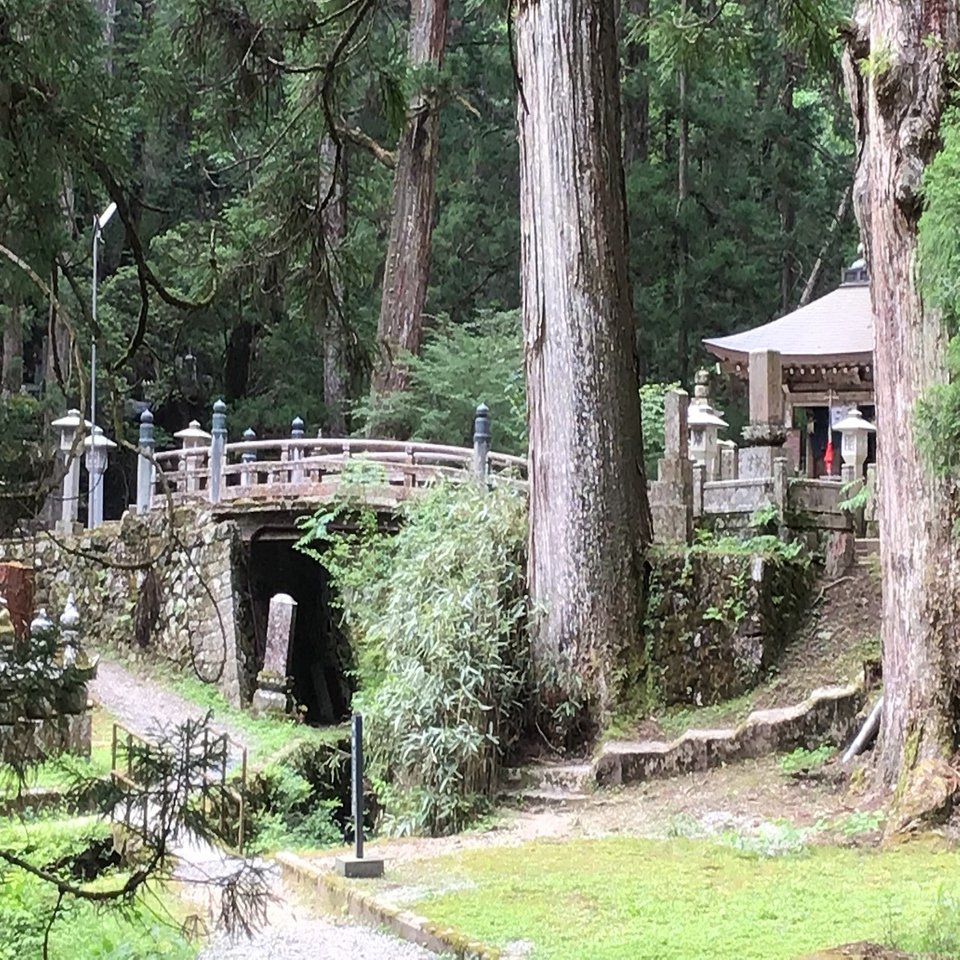 高野山の七不思議 姿が映らないと怖い井戸 高野山法徳堂 空海と高野山の魅力を独自の視点で伝えています Note