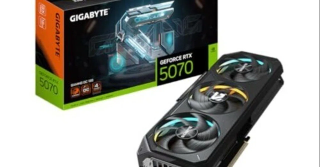 GIGABYTE RTX5070 レビュー｜サイズと出力端子で見るGV-N5070GAMING OC 
