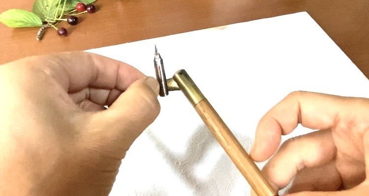 つけペンと筆ペンの違い分析 はまね先生 カリグラファー 趣味系youtuber Note つけペンと筆ペンの違い分析 はまね先生 カリグラファー 趣味系youtuber Note
