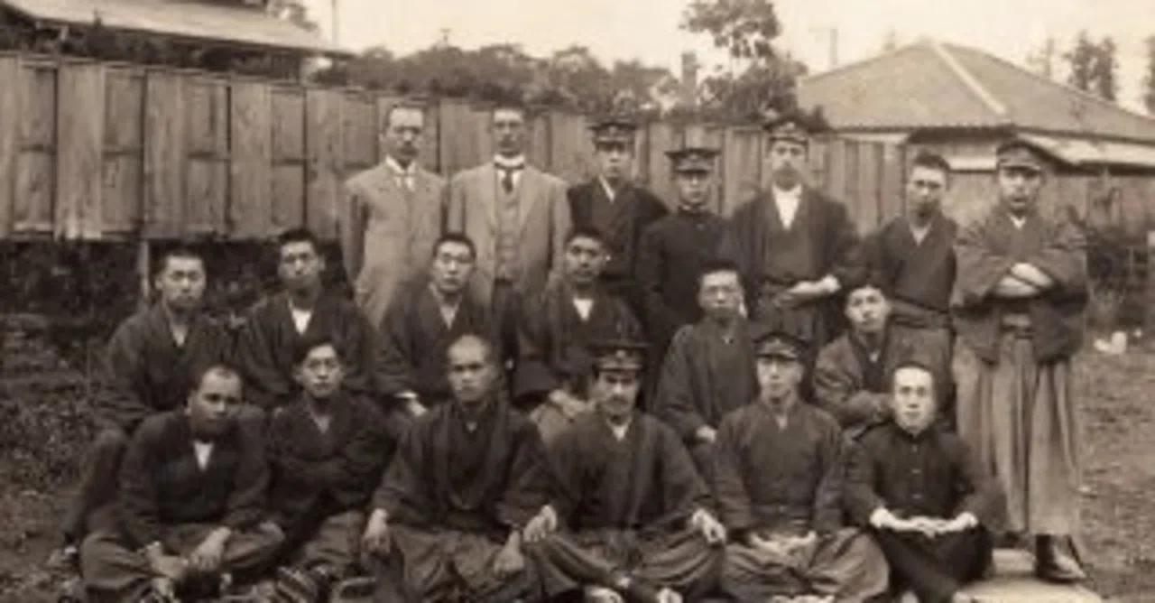 たまたま見ていた明治時代の集合写真｜金木犀 咲太