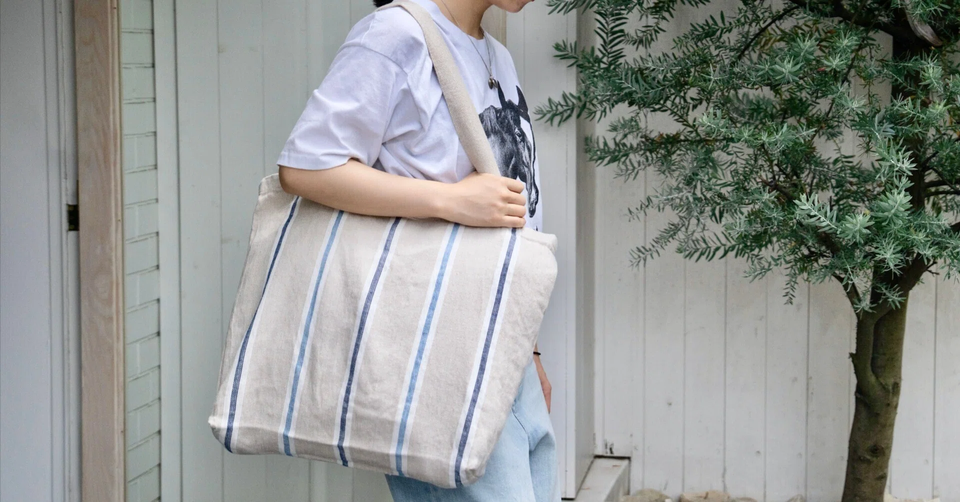 Product｜海へ、街へ、サウナへ。夏を軽やかに楽しむリネンバッグ