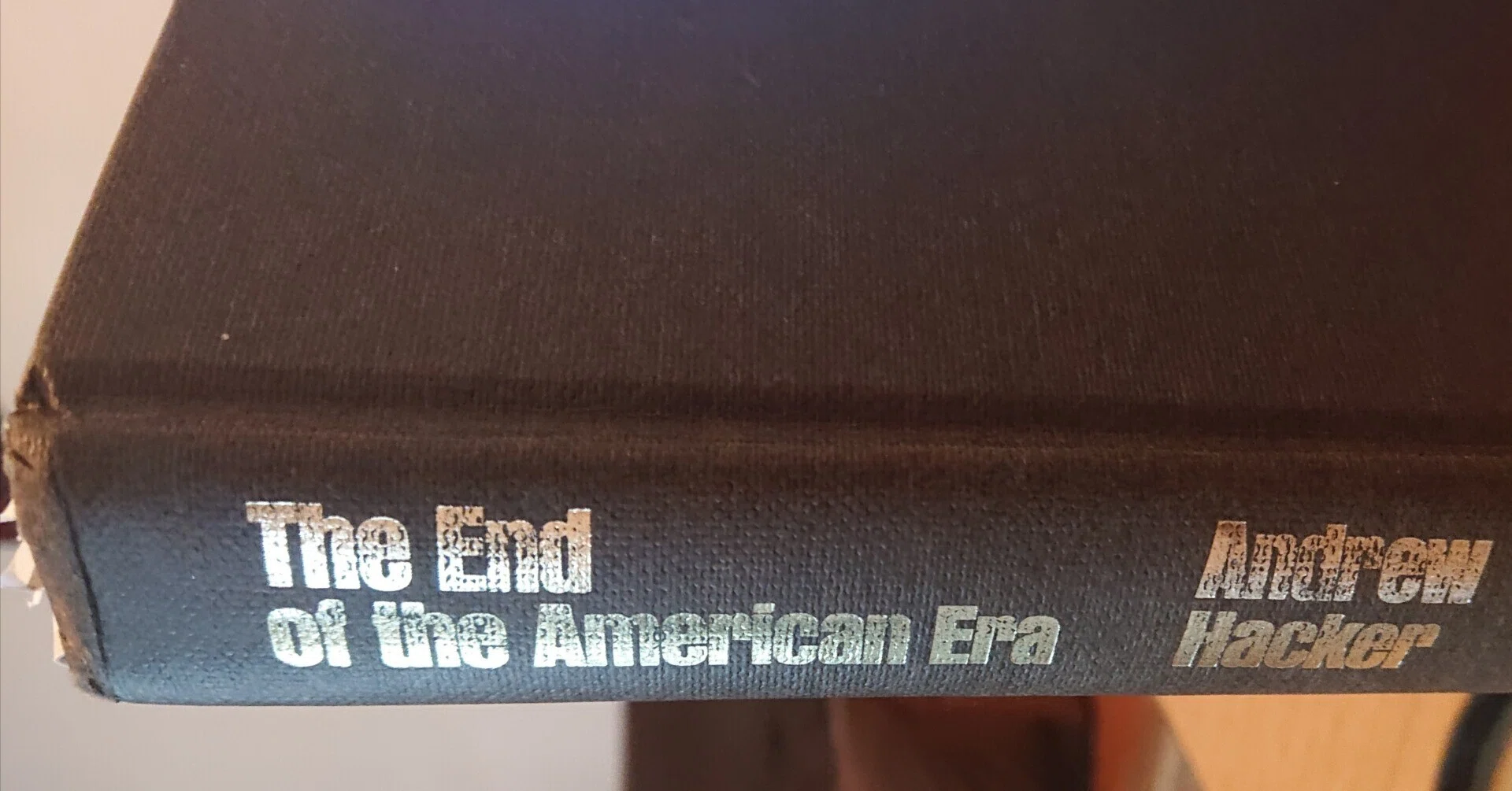 入手不可能！A Background to English(英国の環境) In American Companies, the Most Dangerous Thing Is Not 'Broken