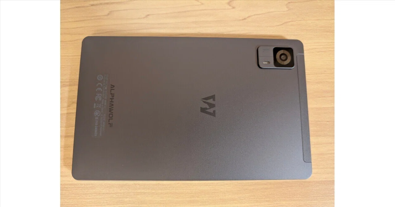 Alphawolfの新型8インチタブレットのAPad2を購入しました、APad1から