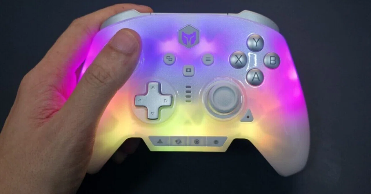 2000Hz Wireless. The BIGBIG WON Rainbow 3 is a controller that