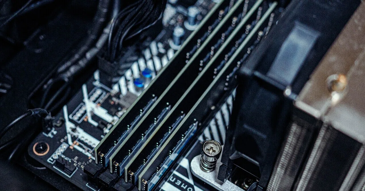 キオクシア73,150円の日に、半導体メーカー社員がメモリ4社を比較する